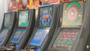 William Hill Claims HMRC Compensation Over FOBT’s